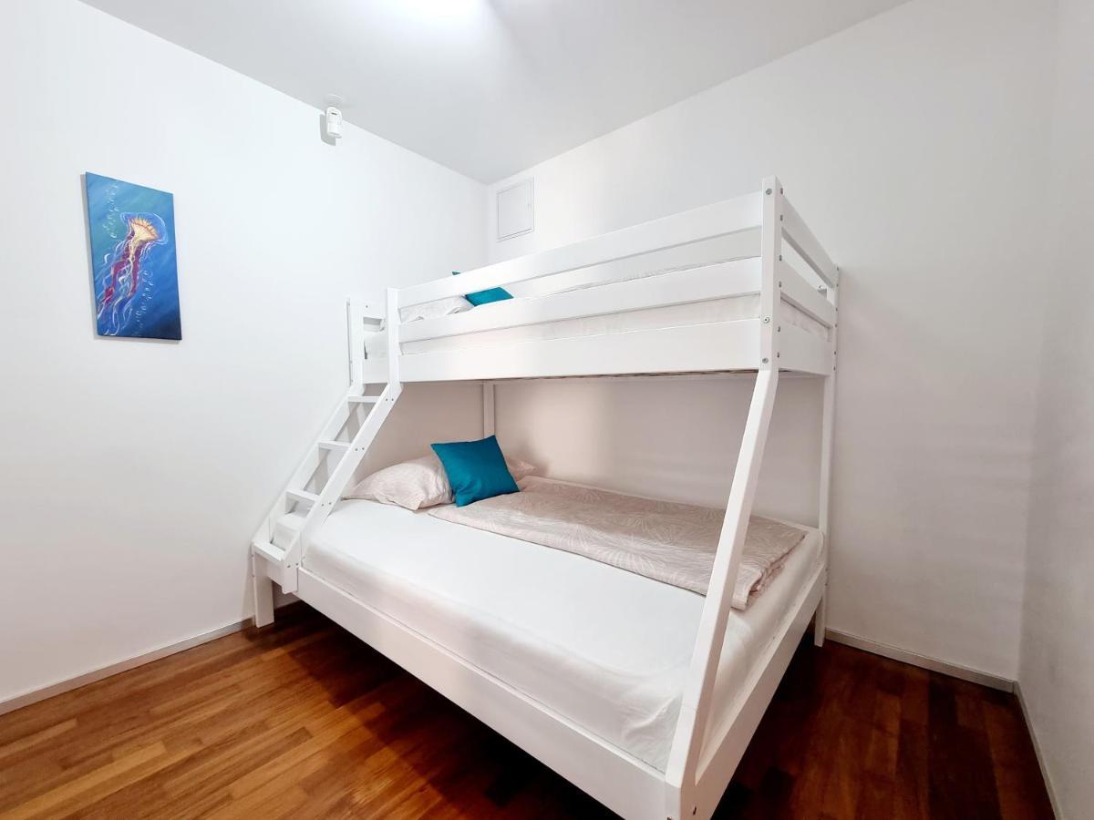 Vip Apartment Порторож Екстериор снимка